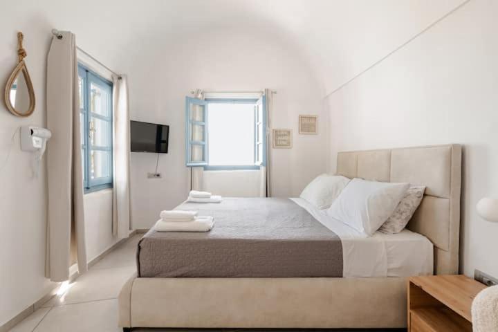 Euphoria Suites & Deluxe Studios Fira  Exterior photo